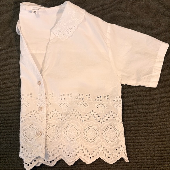 KIRIOUS Cropped Eyelet Blouse - Picture 7 of 8